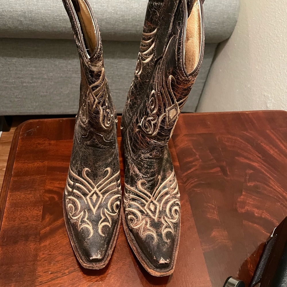 Circle G by Corral Women's Brown Filigree Embroidery Cowboy Snip Toe Boots